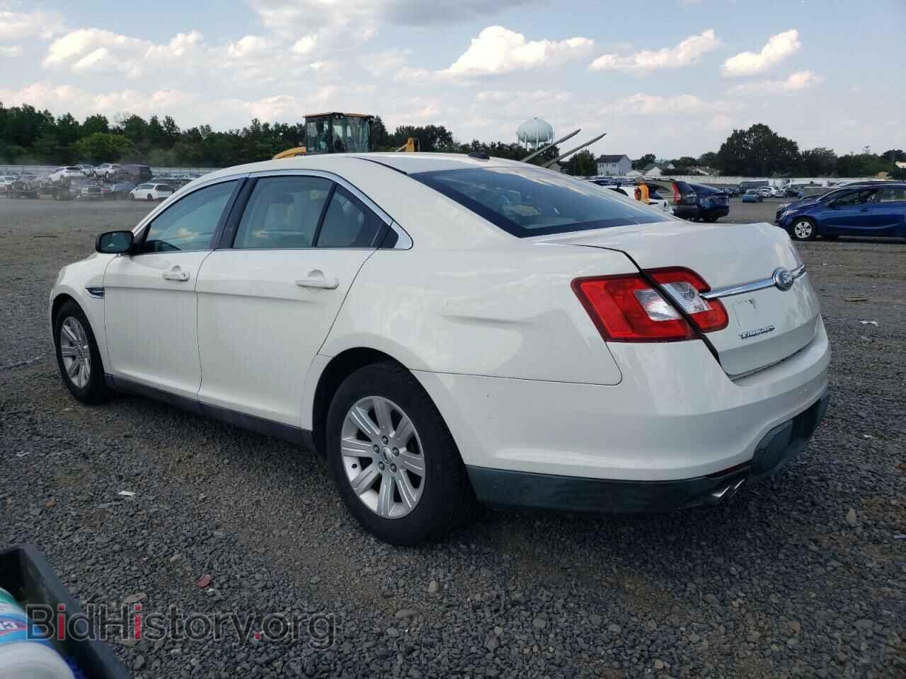 2011 FORD TAURUS - VIN: 1FAHP2DW7BG112318 - Photo 2