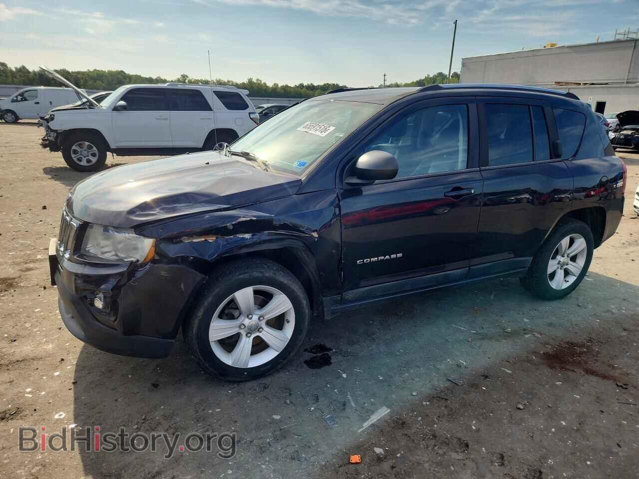 Photo 1J4NF1FB4BD226390 - JEEP COMPASS 2011