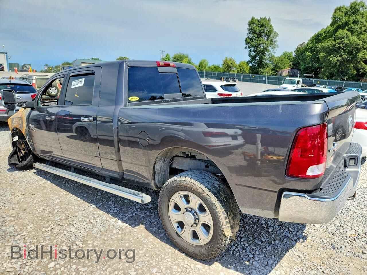2018 RAM 2500 - VIN: 3C6UR5ML4JG232839 - Photo 2