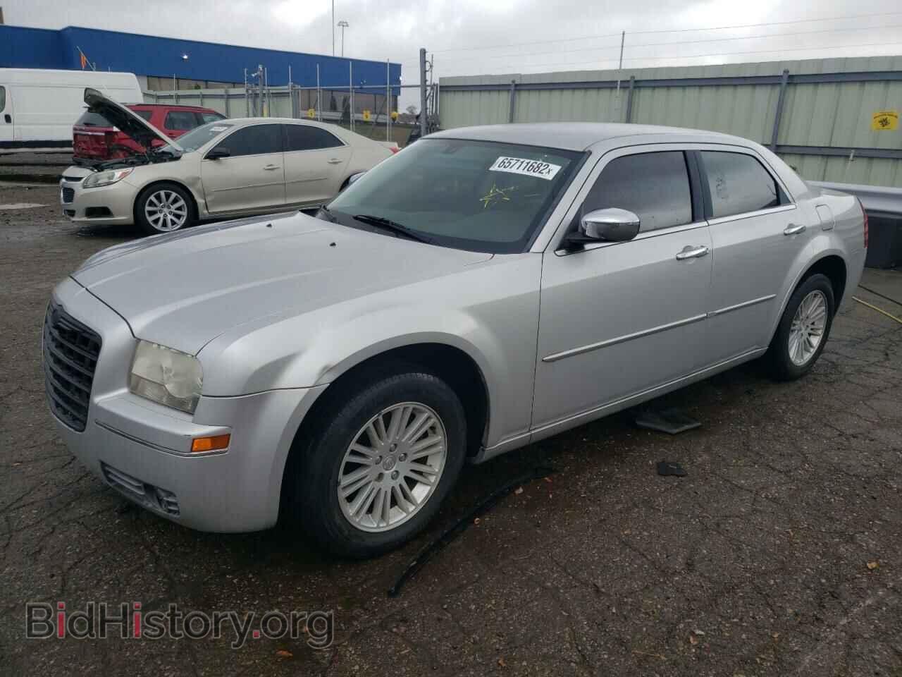 2010 CHRYSLER 300 - VIN: 2C3CA4CDXAH142938 - Фото 2
