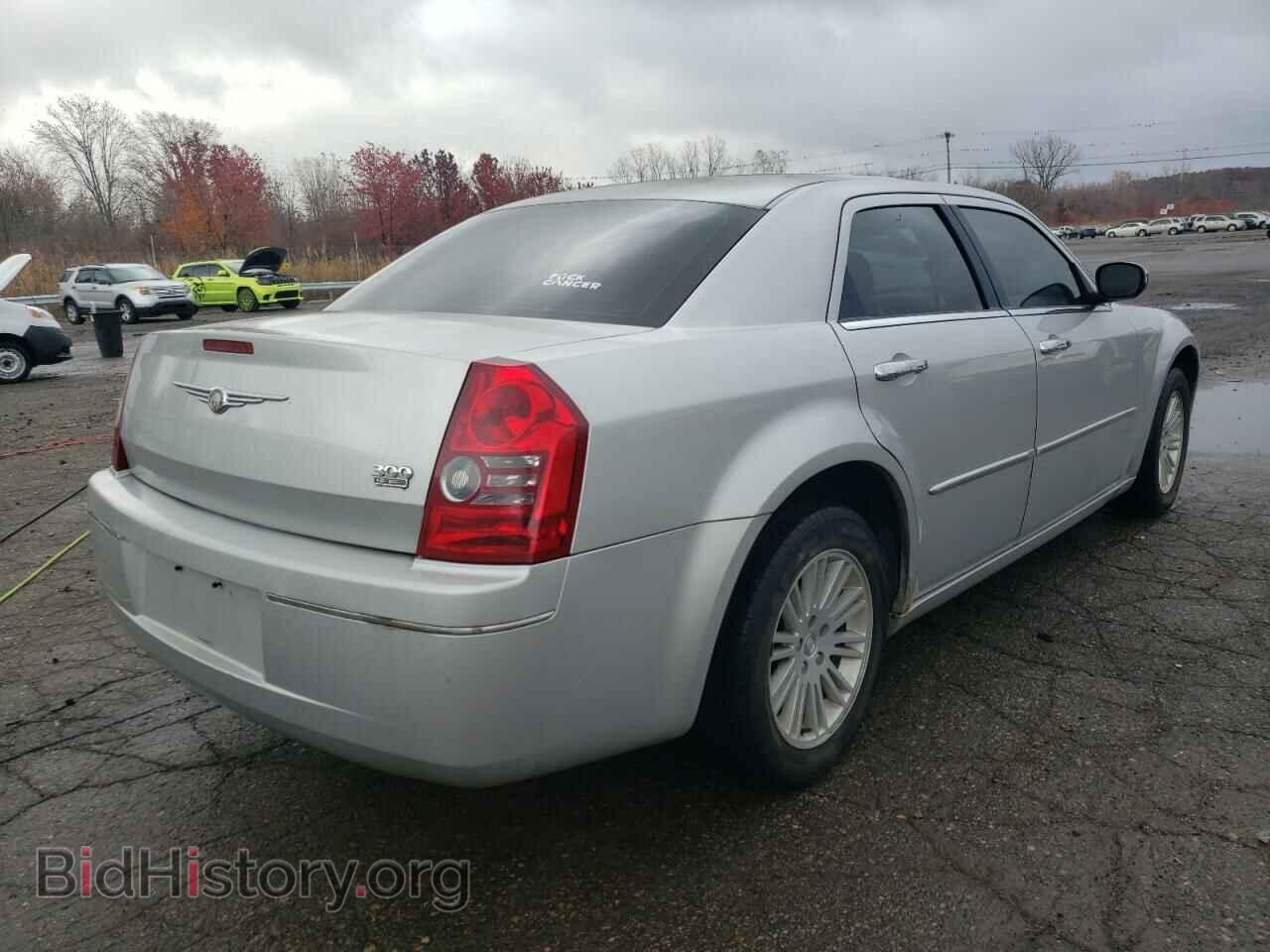2010 CHRYSLER 300 - VIN: 2C3CA4CDXAH142938 - Фото 4