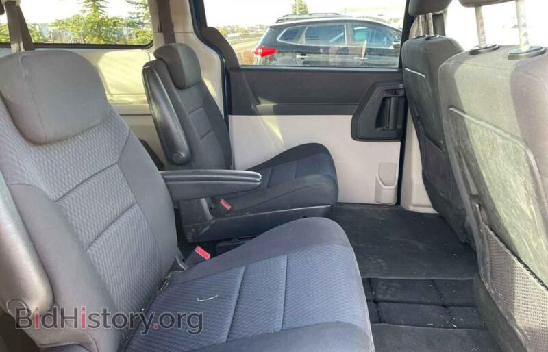 2010 Dodge CARAVAN (VIN 2D4RN4DE6AR182903) — photo 6 of 10