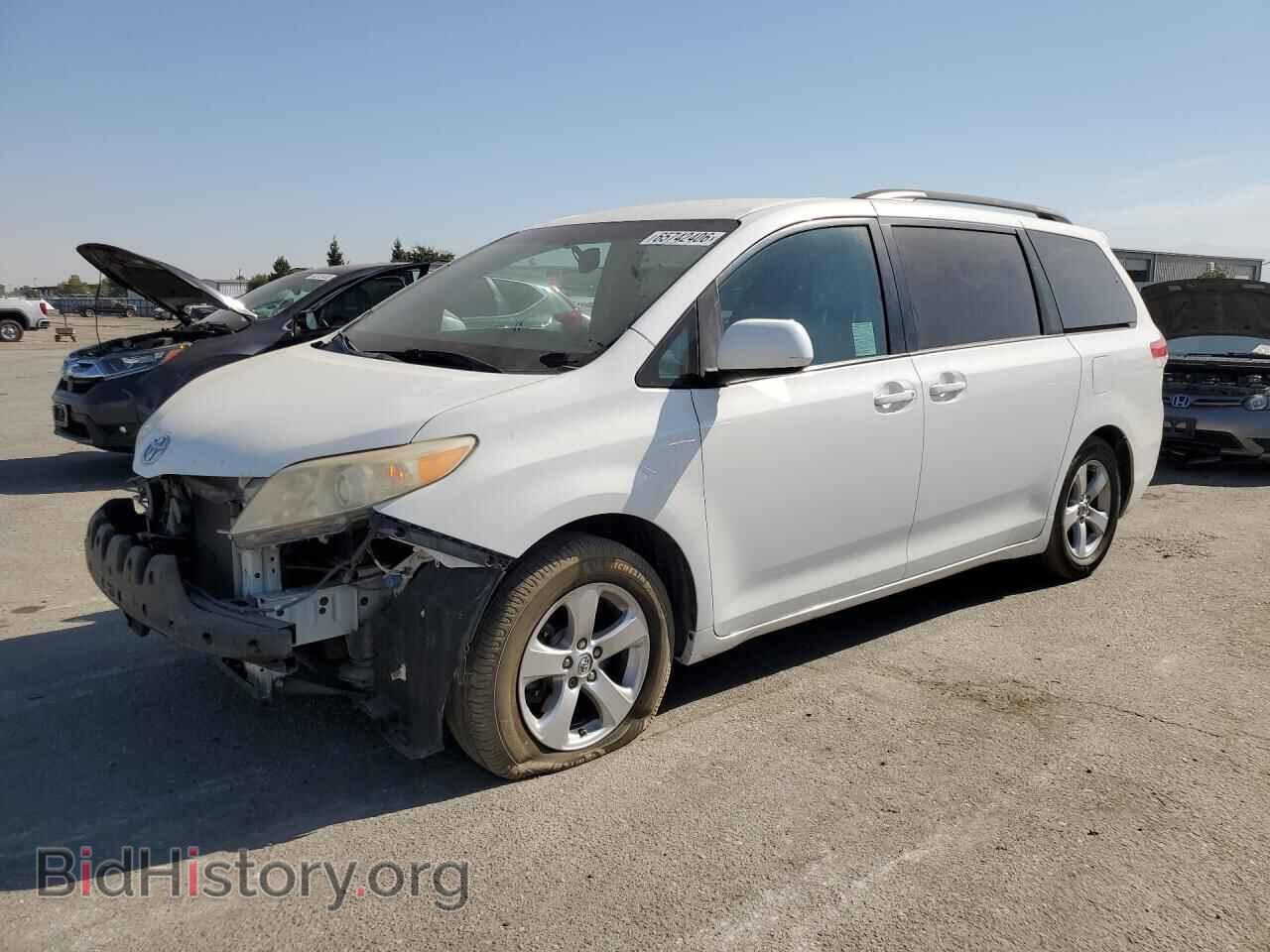 Photo 5TDKK3DC2ES480247 - TOYOTA SIENNA 2014