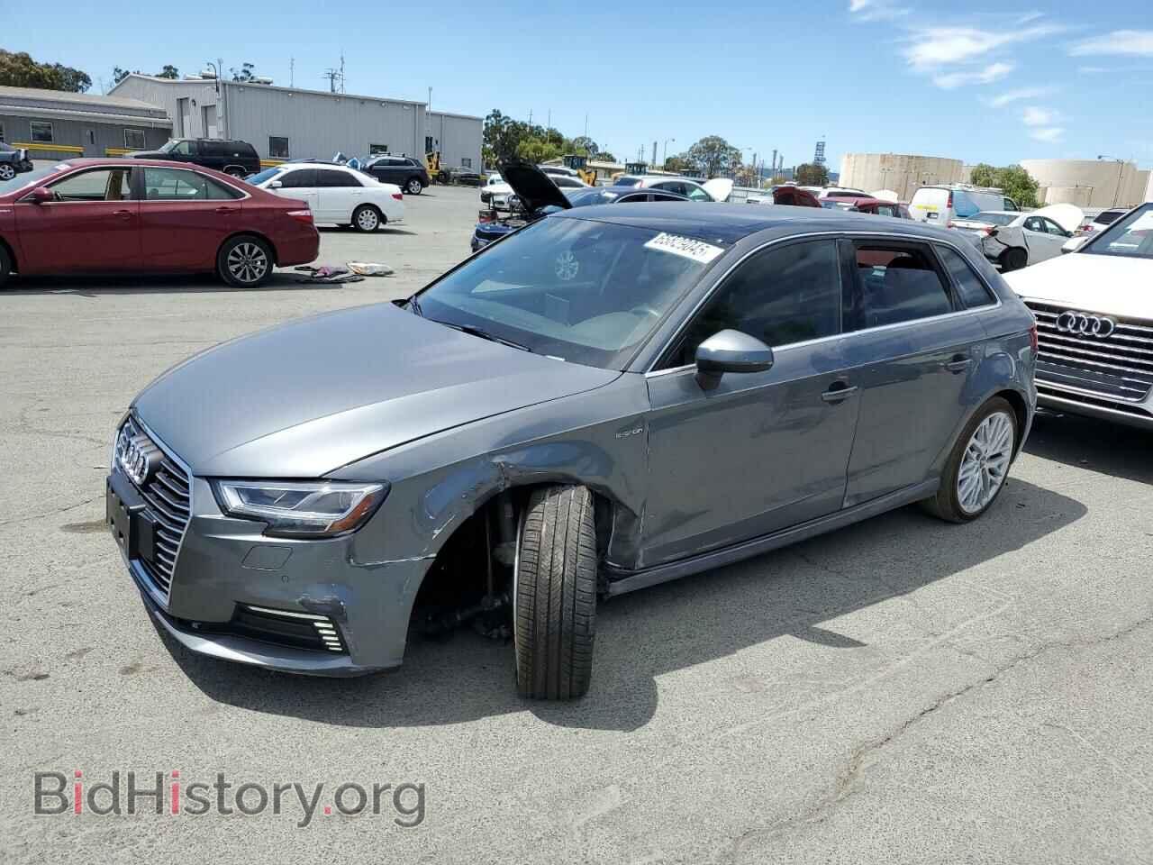 Photo WAUSPBFF5JA058674 - AUDI A3 2018