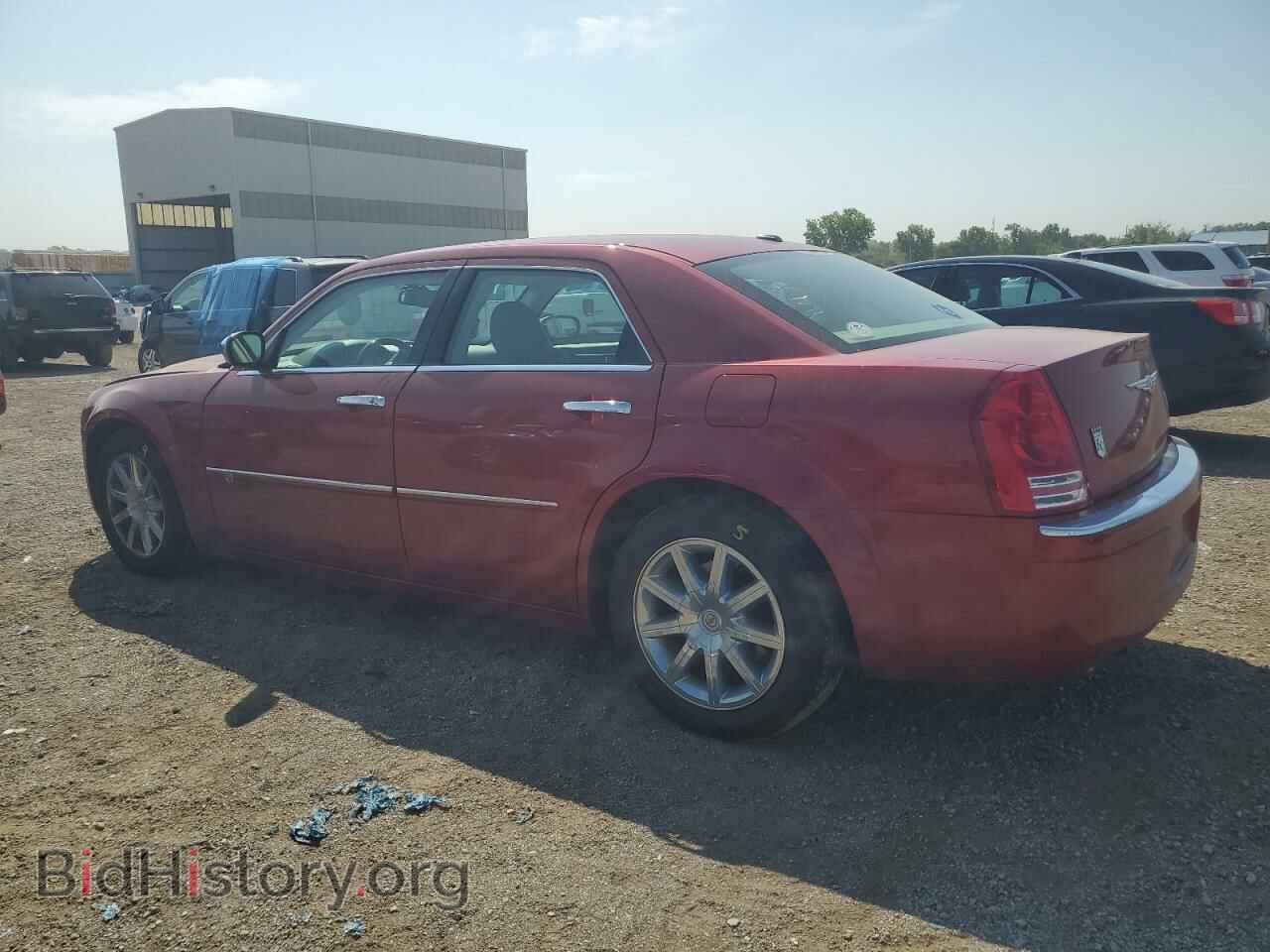 2010 CHRYSLER 300 - VIN: 2C3CA6CT0AH114844 - Фото 2