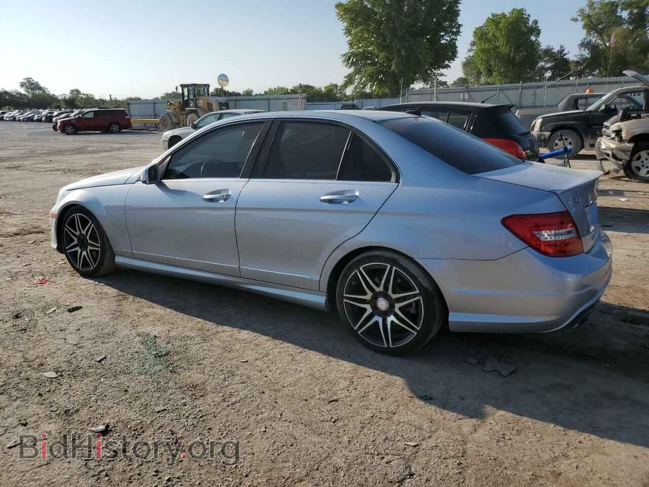 2013 MERCEDES-BENZ C-CLASS - VIN: WDDGF4HB2DR243696 - Фото 2