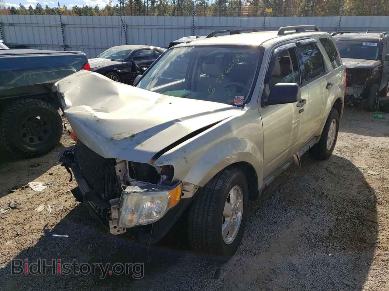2011 FORD ESCAPE - VIN: 1FMCU0DG2BKC01975 - Фото 2