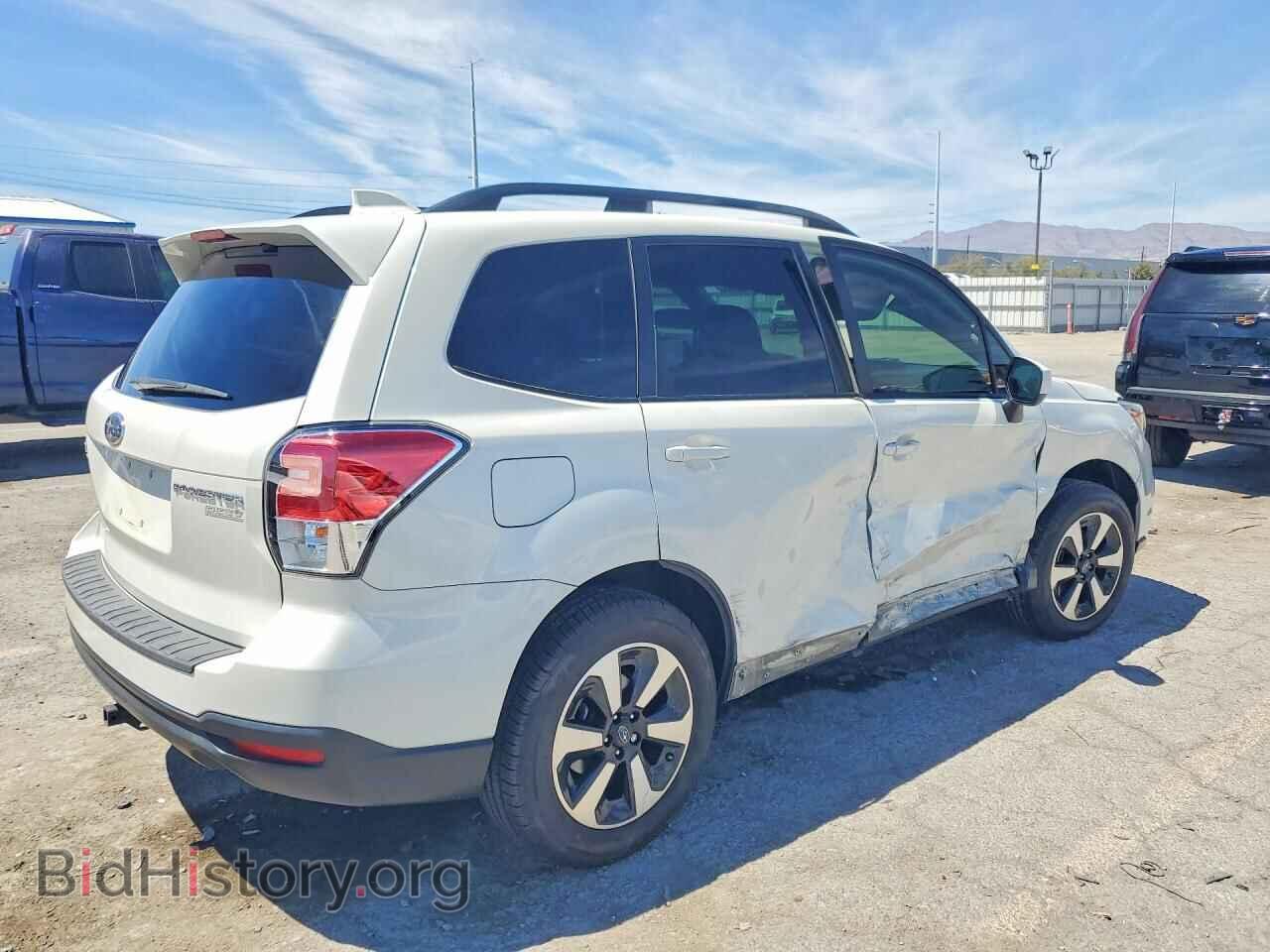 2017 SUBARU FORESTER - VIN: JF2SJAGC8HH420227 - Фото 3