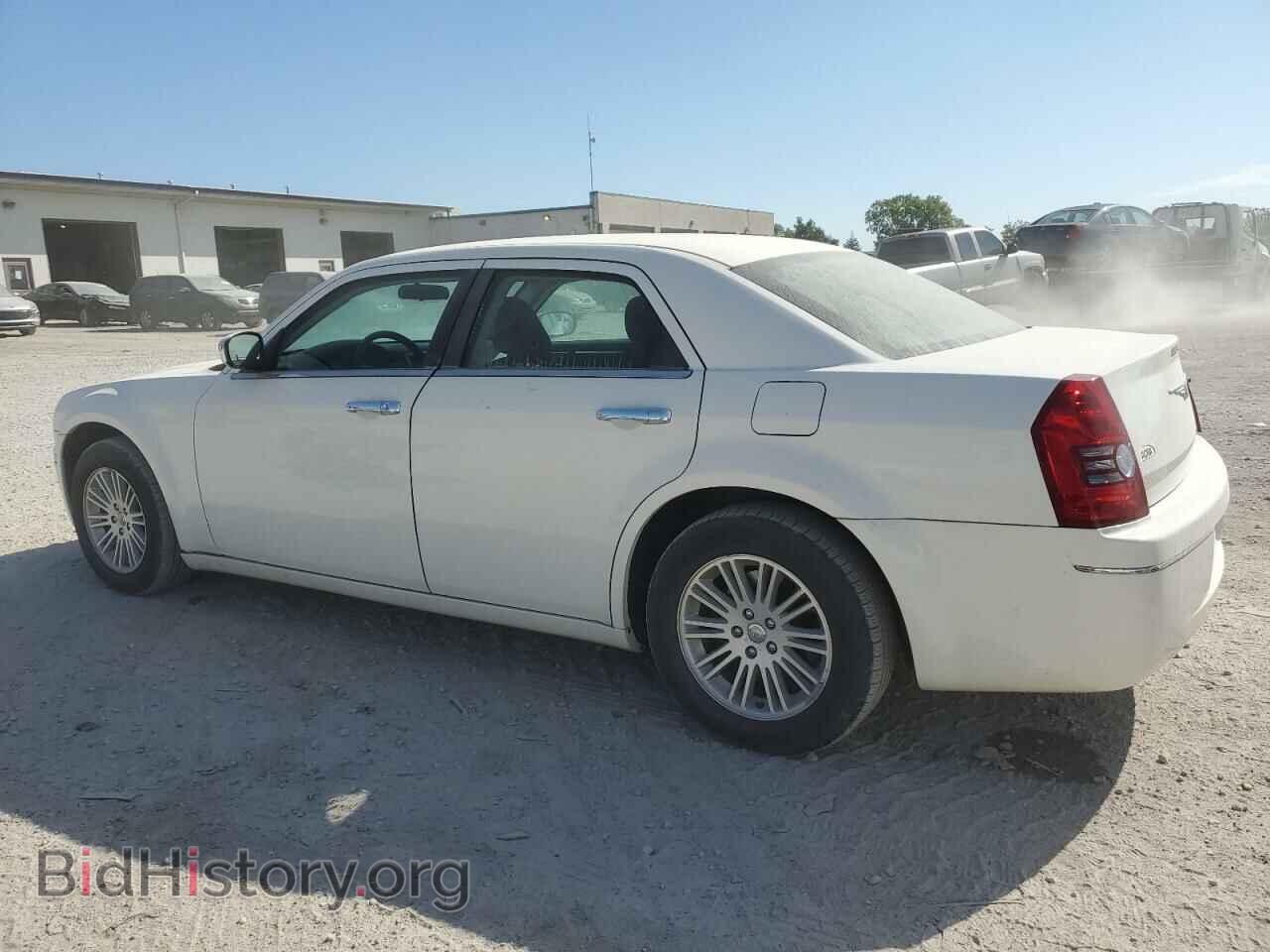 2010 CHRYSLER 300 - VIN: 2C3CA4CD8AH105838 - Фото 2