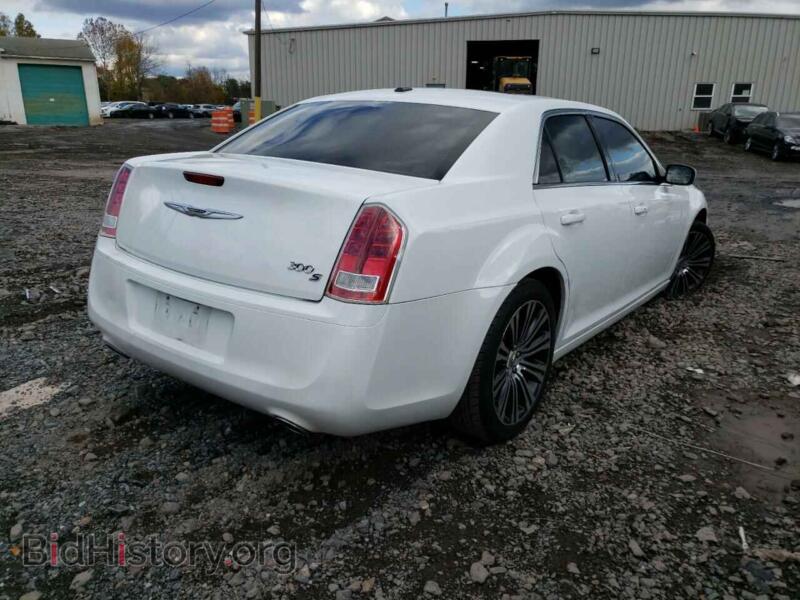 2013 Chrysler 300 (VIN 2C3CCABG6DH641082) — photo 4 of 10