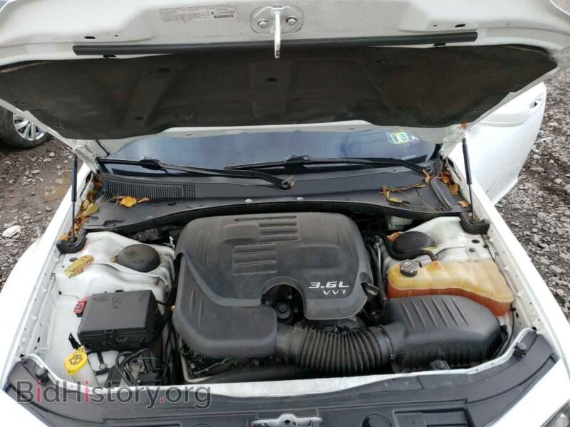 2013 Chrysler 300 (VIN 2C3CCABG6DH641082) — photo 7 of 10