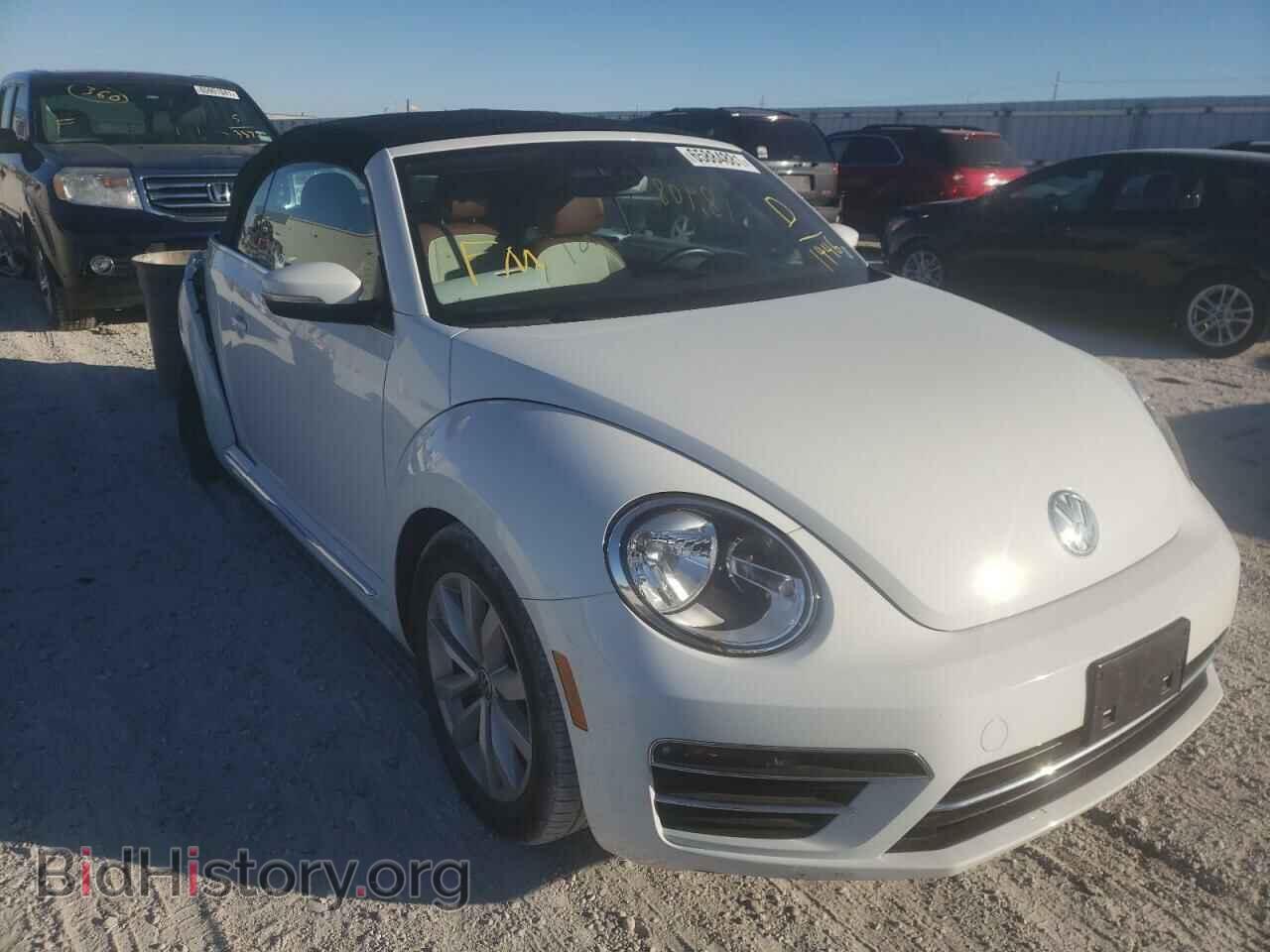 Photo 3VW517AT9HM821446 - VOLKSWAGEN BEETLE 2017