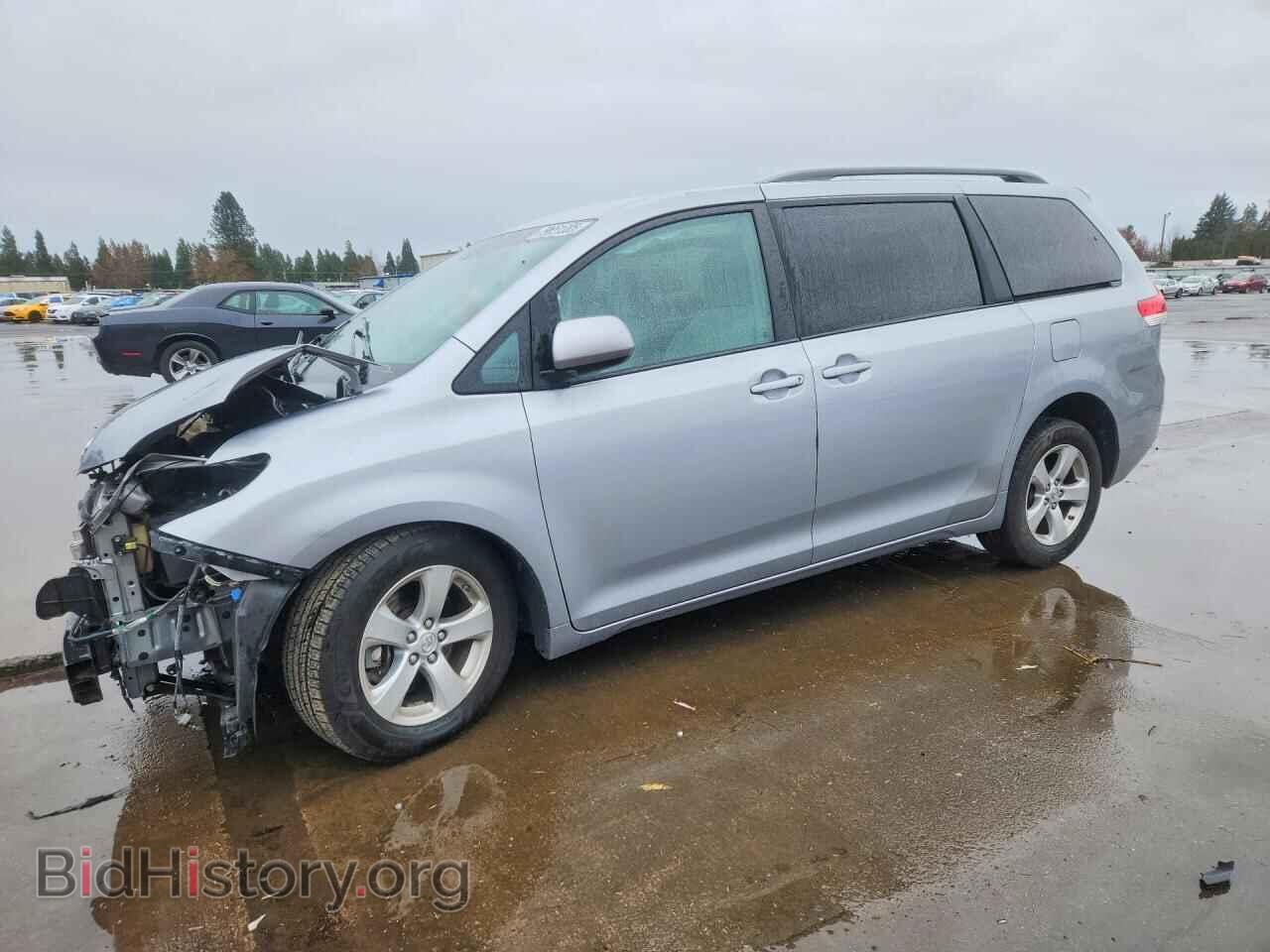 Фотография 5TDKK3DC5DS363972 - TOYOTA SIENNA 2013