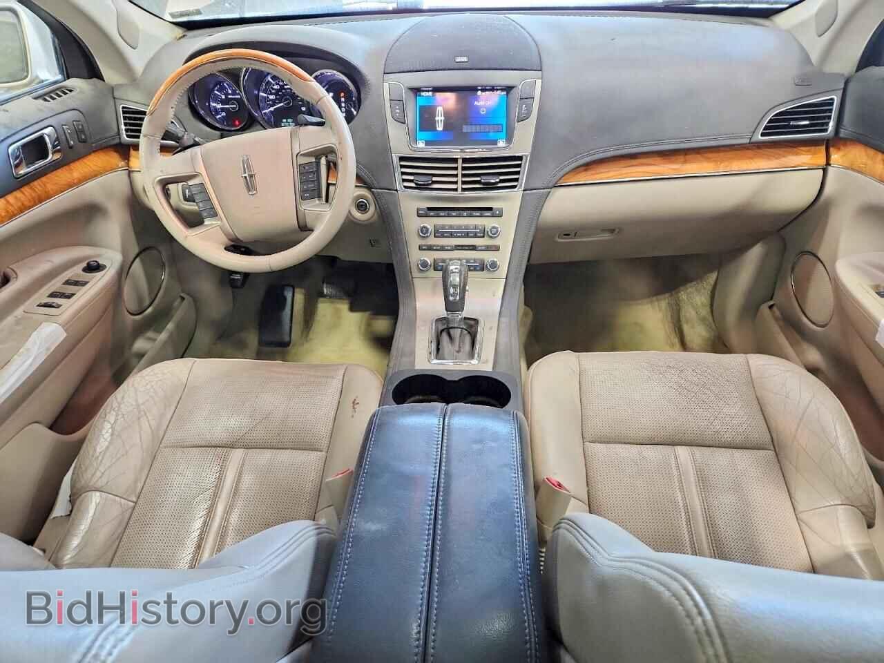 2011 LINCOLN MKT - VIN: 2LMHJ5ARXBBJ52136 - Фото 8