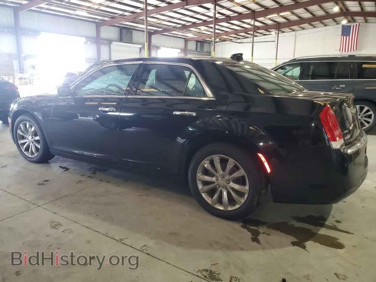 2018 CHRYSLER 300 - VIN: 2C3CCAKG0JH224875 - Фото 2