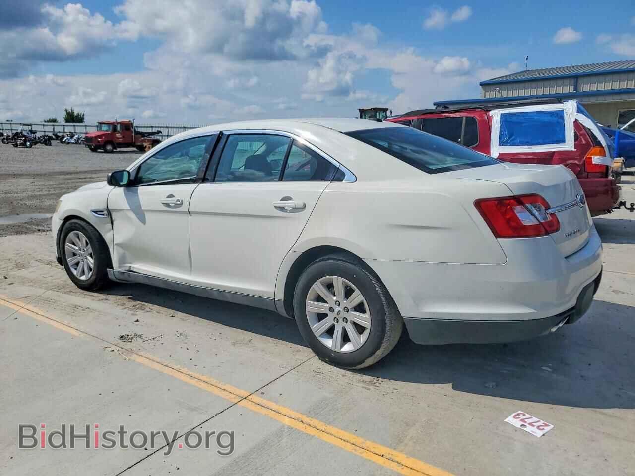 2011 FORD TAURUS - VIN: 1FAHP2DW1BG172921 - Фото 2