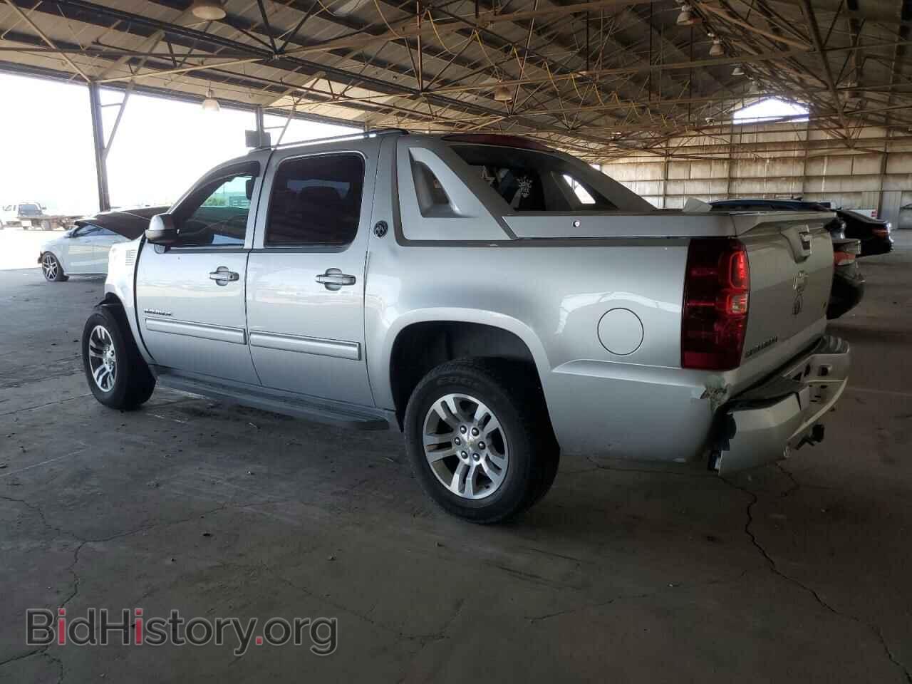 2013 CHEVROLET AVALANCHE - VIN: 3GNMCFE03DG308468 - Фото 2