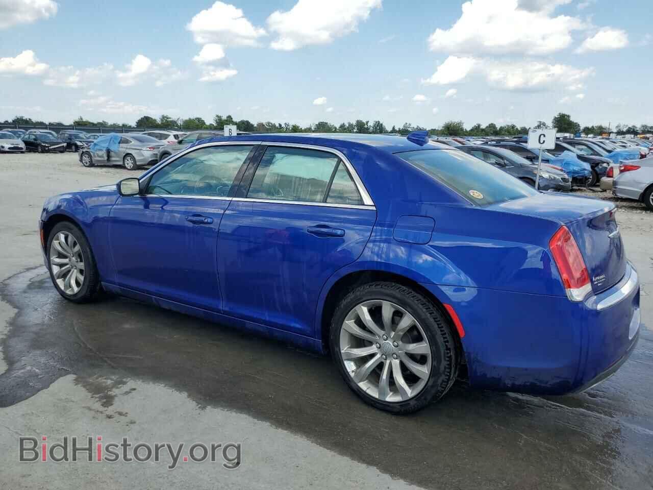 2019 CHRYSLER 300 - VIN: 2C3CCAAG5KH564834 - Фото 2