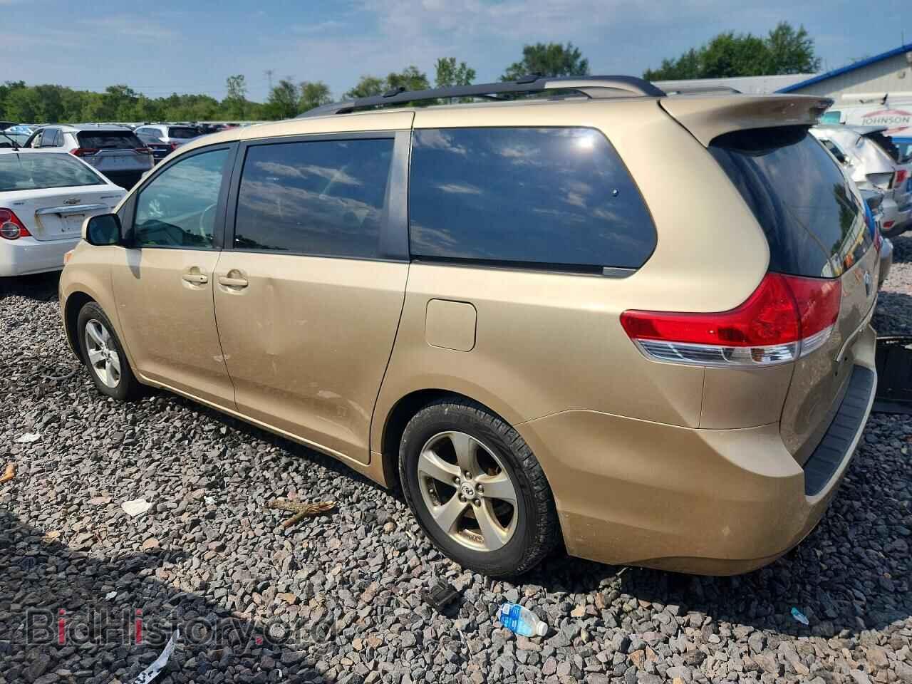 2011 TOYOTA SIENNA - VIN: 5TDKK3DC1BS022923 - Photo 2