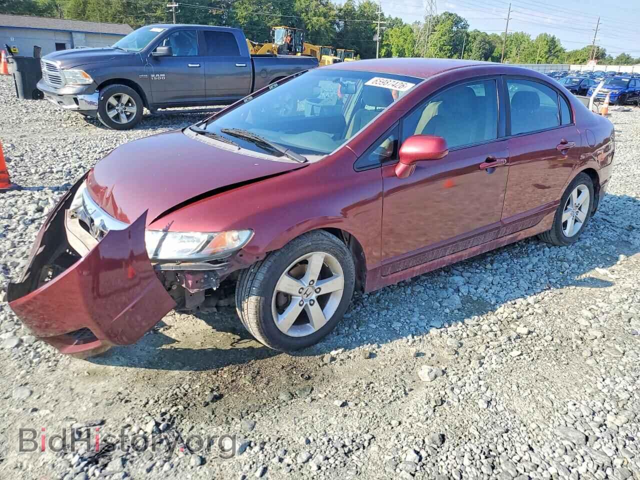 Photo 19XFA1F58AE051013 - HONDA CIVIC 2010