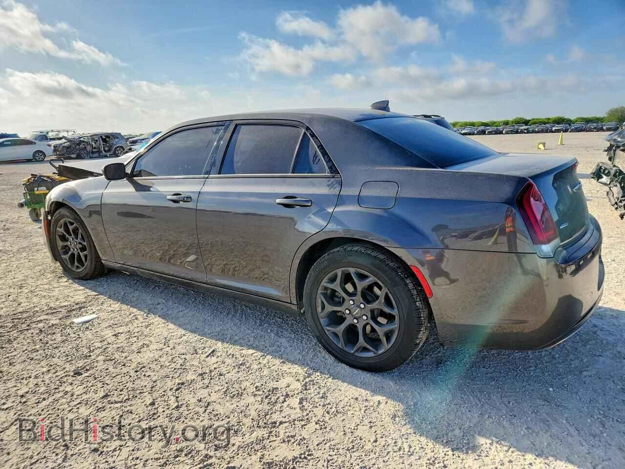 2019 CHRYSLER 300 - VIN: 2C3CCAGGXKH569793 - Фото 2