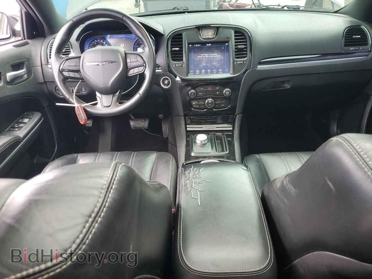 2019 CHRYSLER 300 - VIN: 2C3CCABG3KH693900 - Фото 8