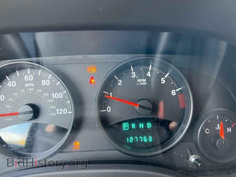 2011 Jeep COMPASS (VIN 1J4NF1FB8BD259151) — фото 8 из 10
