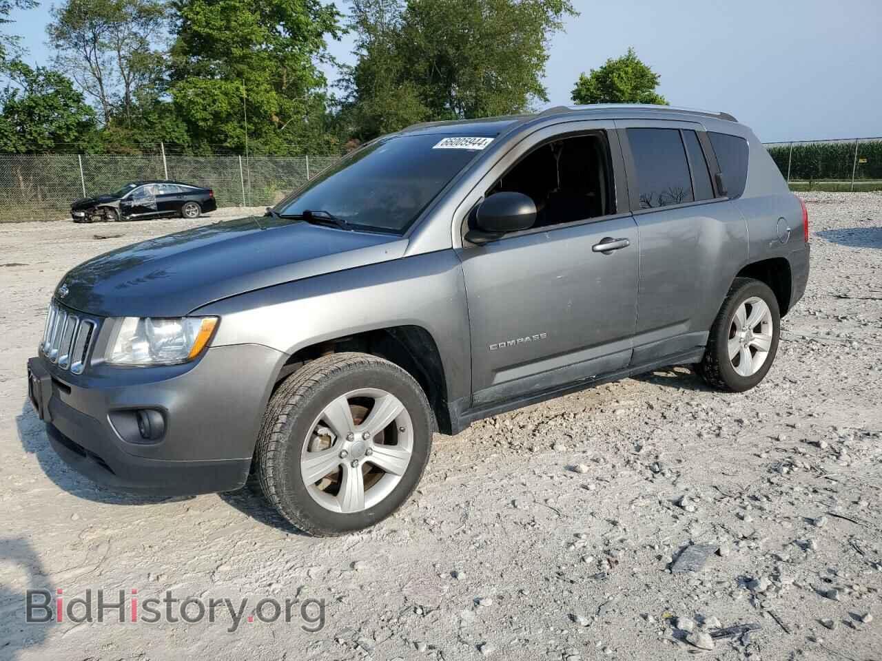 Photo 1J4NF1FB1BD280102 - JEEP COMPASS 2011