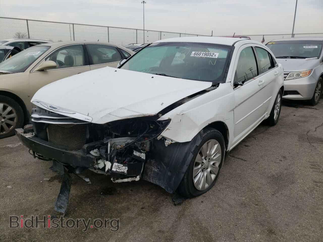 2014 CHRYSLER 200 - VIN: 1C3CCBAB1EN238034 - Фото 2