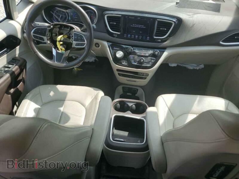 2020 Chrysler PACIFICA (VIN 2C4RC1EG6LR145855) — photo 8 of 14