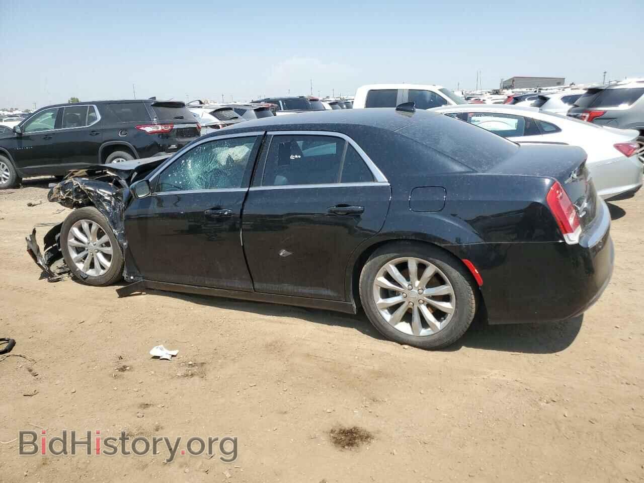 2017 CHRYSLER 300 - VIN: 2C3CCARG2HH610357 - Фото 2