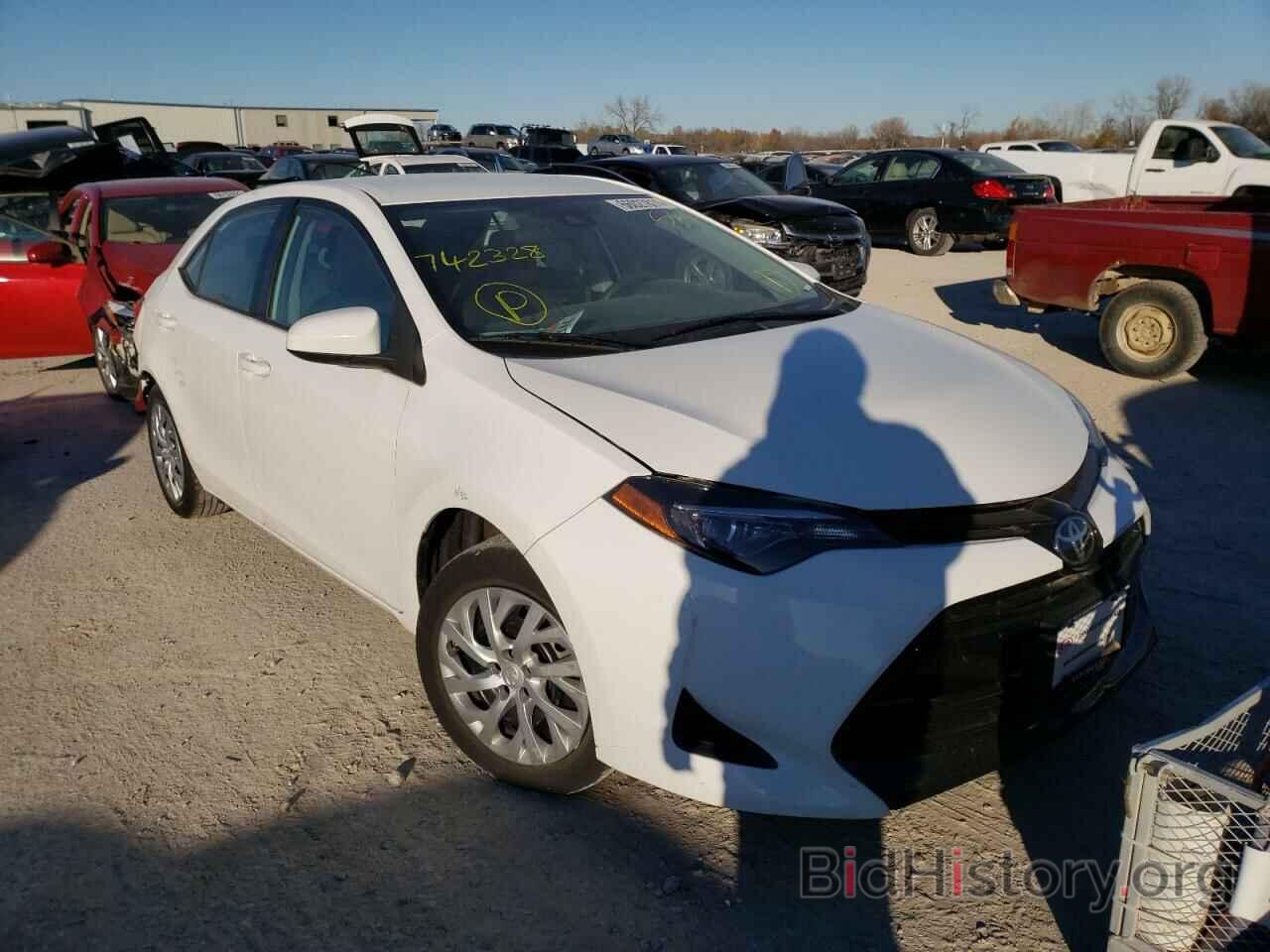 Photo 5YFBURHE4JP742328 - TOYOTA COROLLA 2018