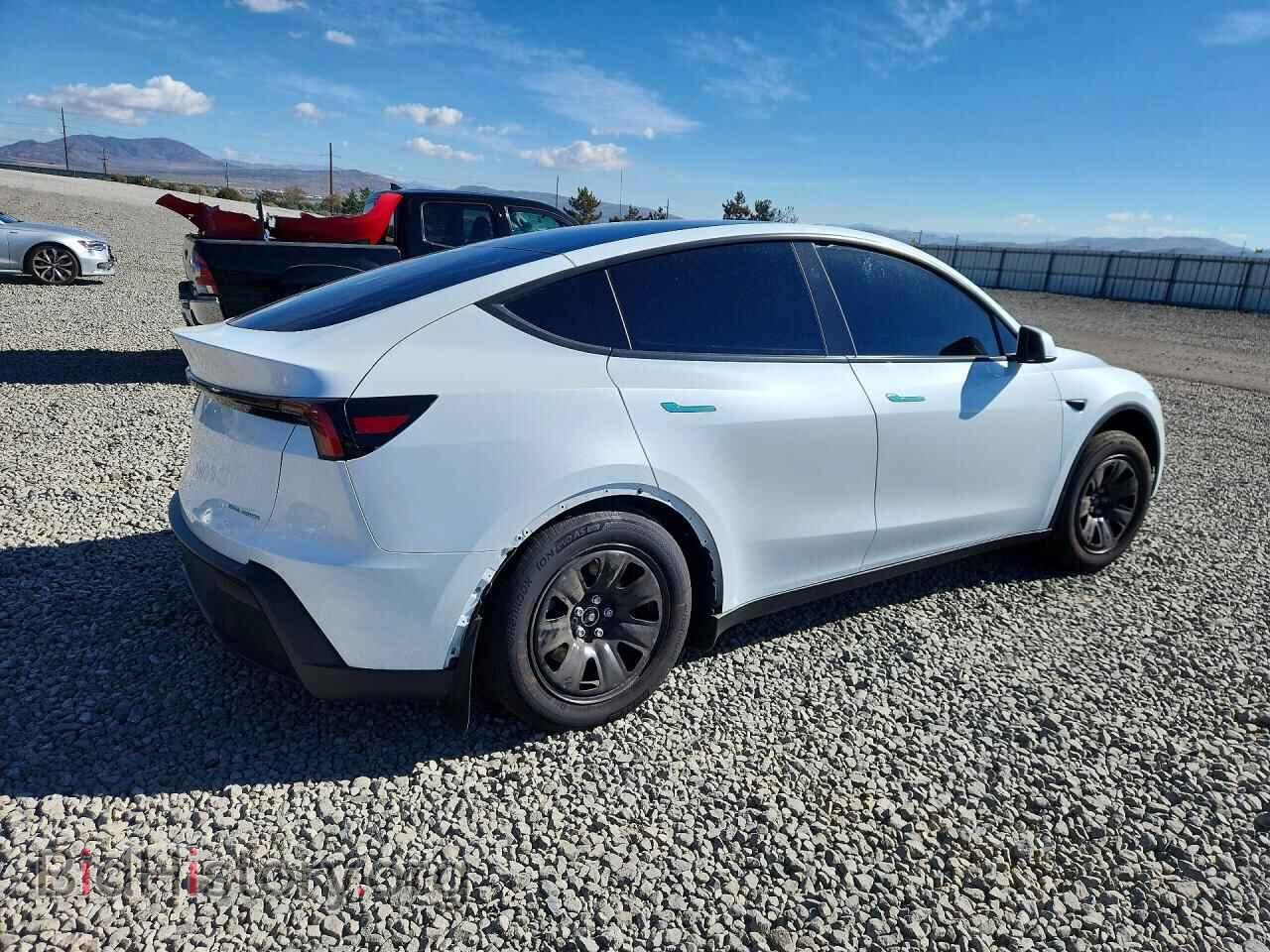 2026 TESLA MODEL Y - VIN: 7SAYGDEE8TA636388 - Photo 3