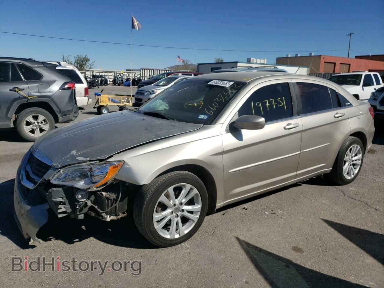 2013 CHRYSLER 200 - VIN: 1C3CCBBG8DN659788 - Фото 2