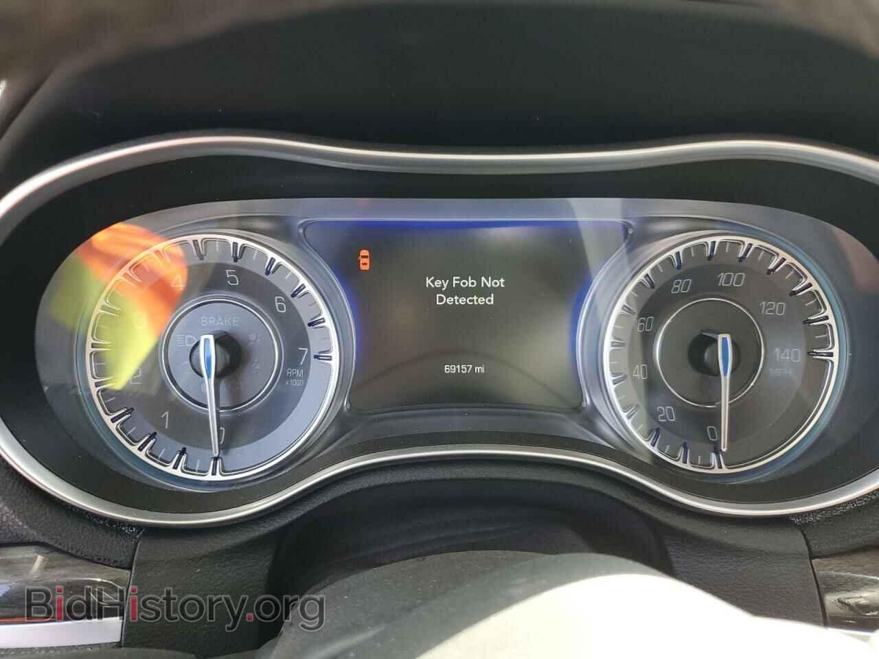 2016 CHRYSLER 300 - VIN: 2C3CCAAG0GH211859 - Фото 9