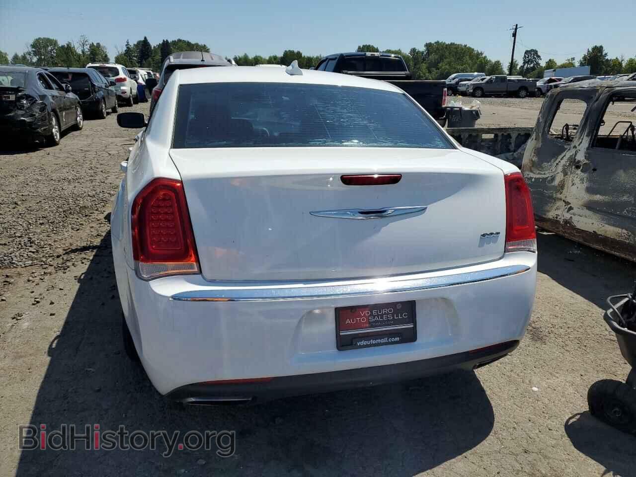 2015 CHRYSLER 300 - VIN: 2C3CCAAG8FH930792 - Фото 6