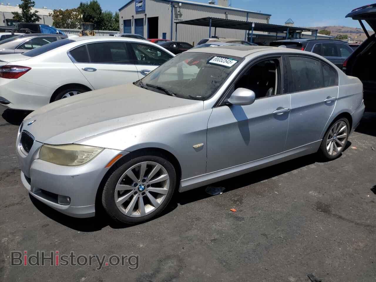 Фотография WBAPH7C55BE130656 - BMW 3 SERIES 2011