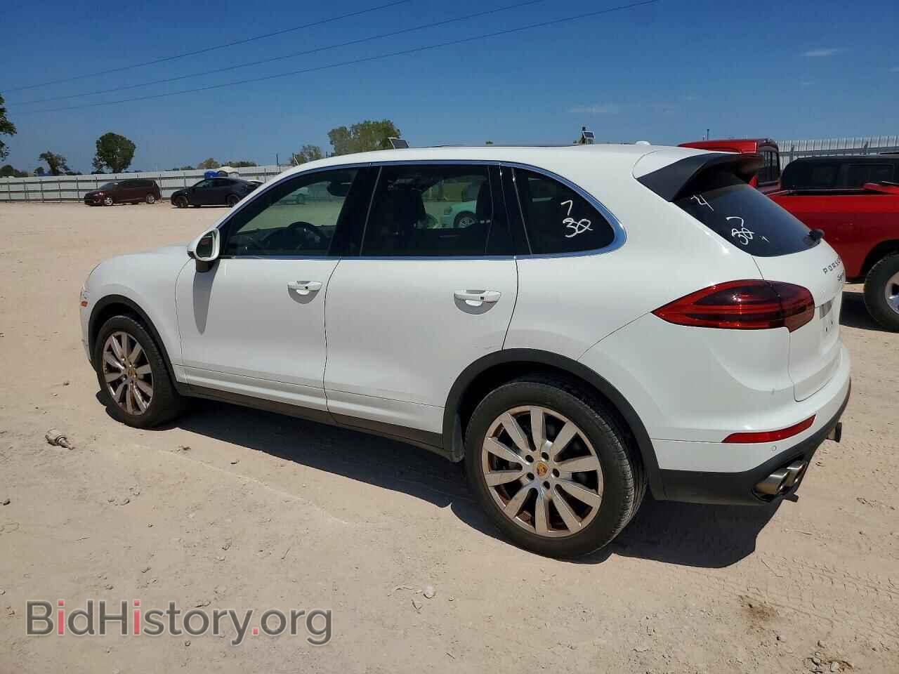 2017 PORSCHE CAYENNE - VIN: WP1AB2A24HLA52752 - Photo 2