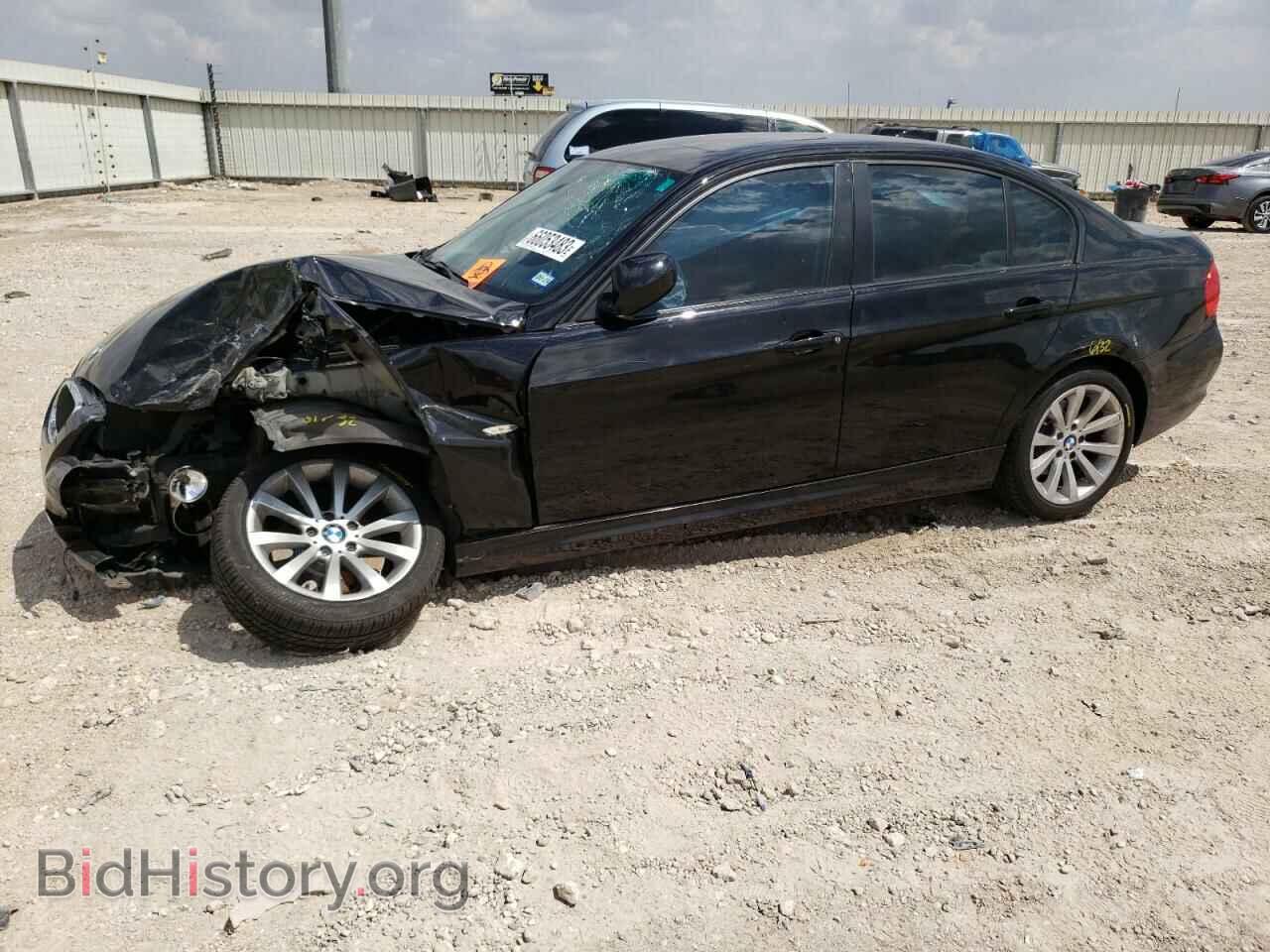 Фотография WBAPH7C56BE682487 - BMW 3 SERIES 2011
