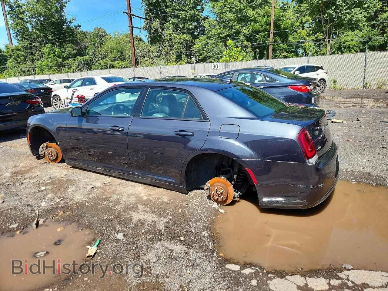 2019 CHRYSLER 300 - VIN: 2C3CCAGG8KH561482 - Photo 2