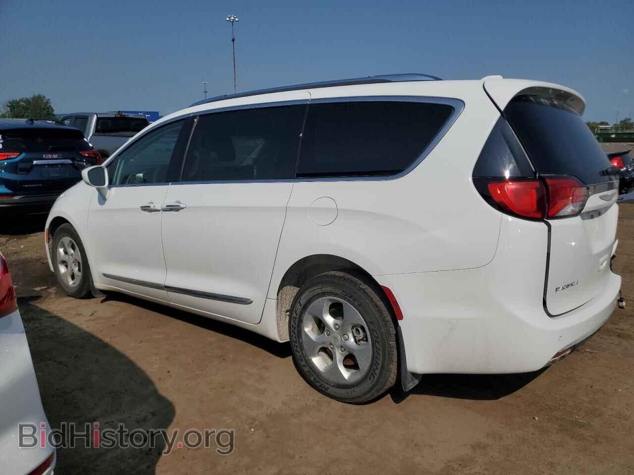 2017 CHRYSLER PACIFICA - VIN: 2C4RC1EG3HR560610 - Photo 2