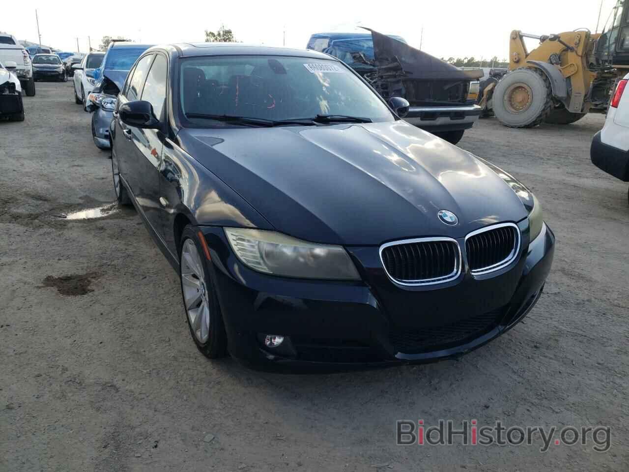 Фотография WBAPH7C50BE677379 - BMW 3 SERIES 2011