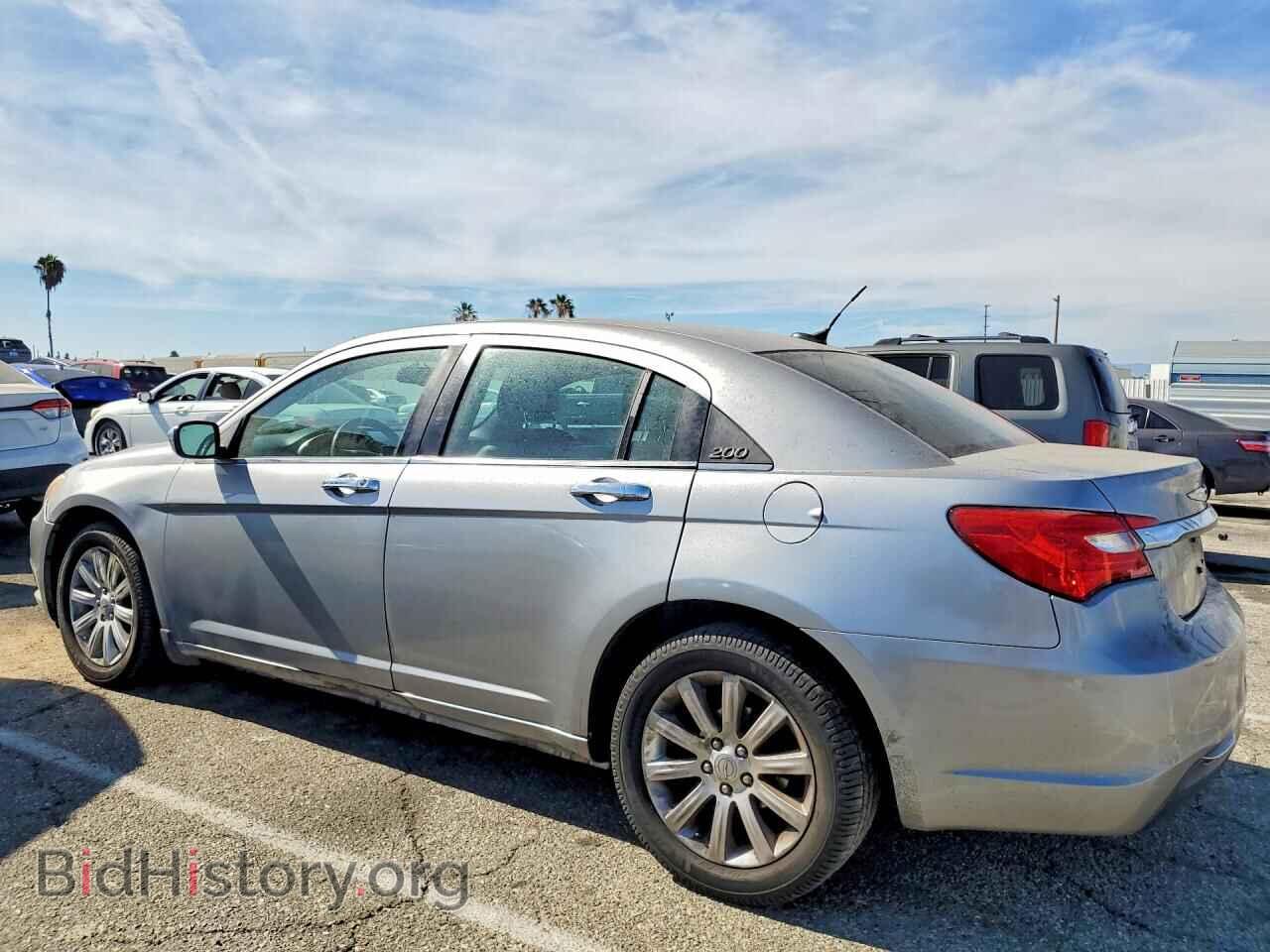 2013 CHRYSLER 200 - VIN: 1C3CCBCG2DN573889 - Фото 2