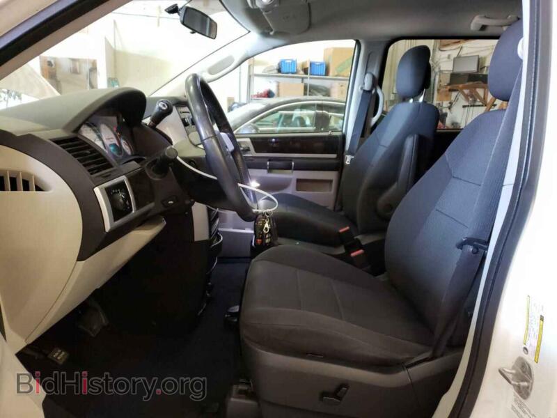 2010 Dodge CARAVAN (VIN 2D4RN5D13AR496821) — фото 7 из 13