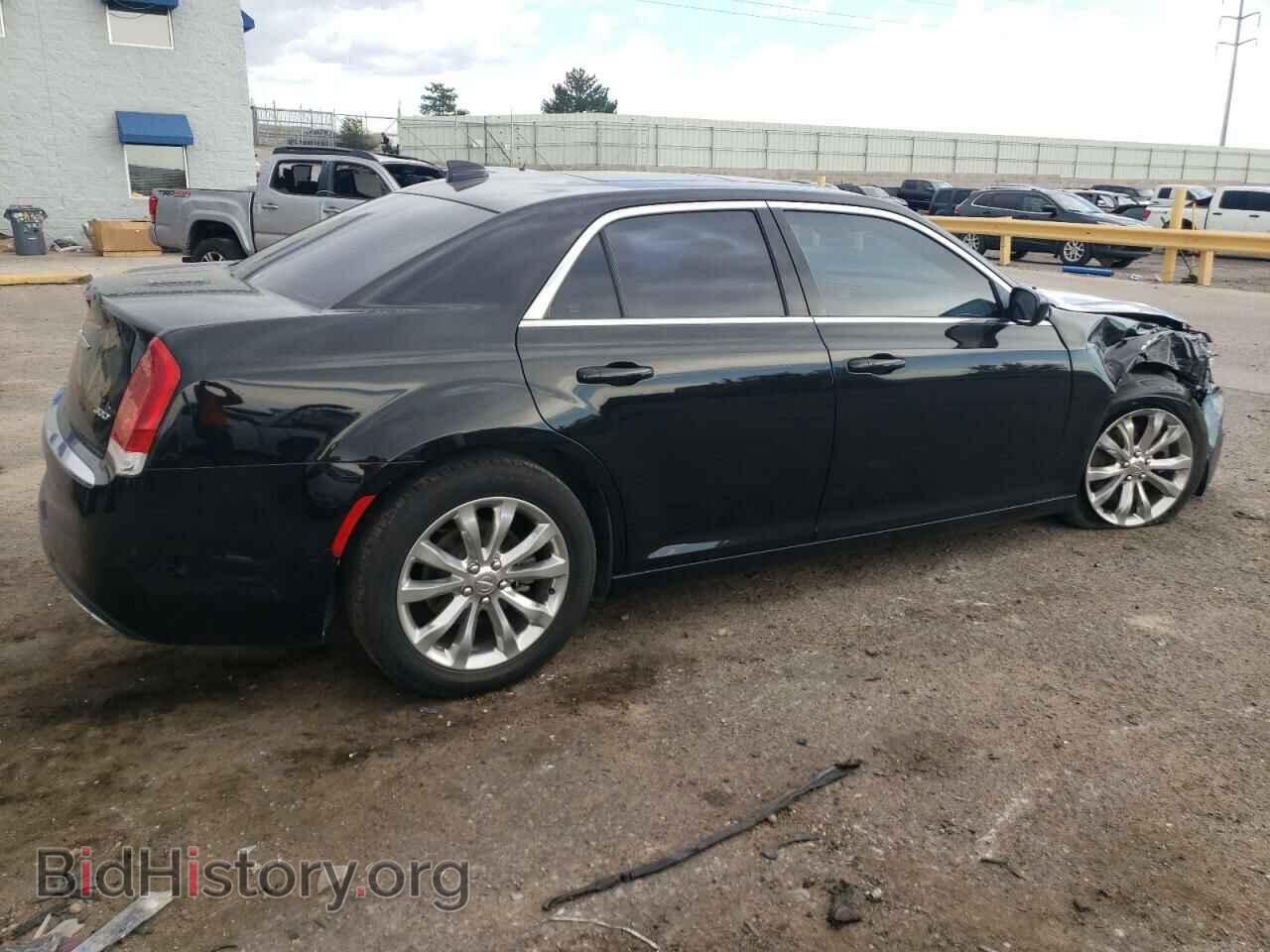 2017 CHRYSLER 300 - VIN: 2C3CCARG5HH599869 - Фото 3