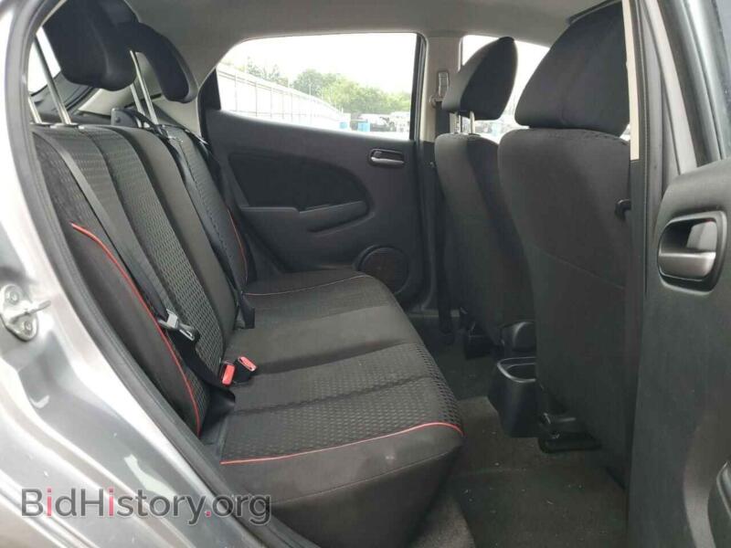 2011 Mazda 2 (VIN JM1DE1HZ2B0125970) — фото 10 из 12
