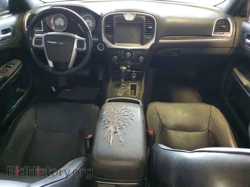 2013 Chrysler 300 (VIN 2C3CCAET6DH657355) — фото 8 из 13