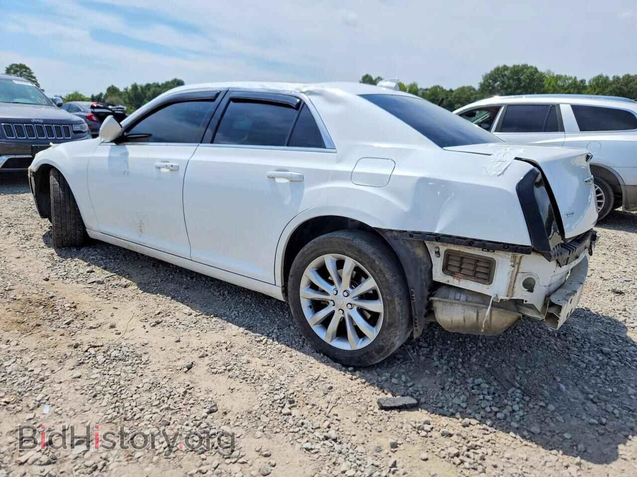 2016 CHRYSLER 300 - VIN: 2C3CCARG6GH262111 - Photo 2