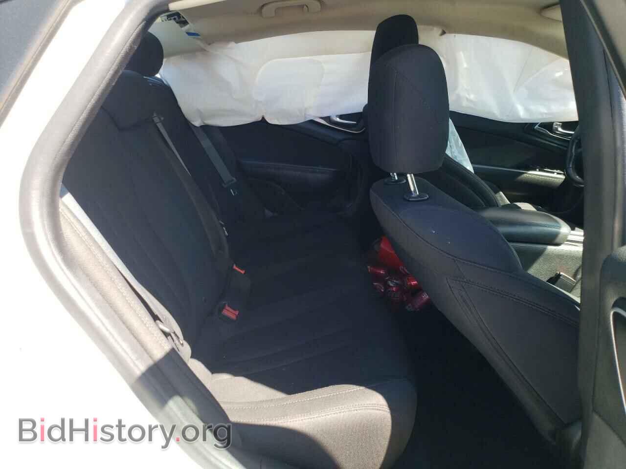 2016 CHRYSLER 200 - VIN: 1C3CCCAB2GN127338 - Фото 10