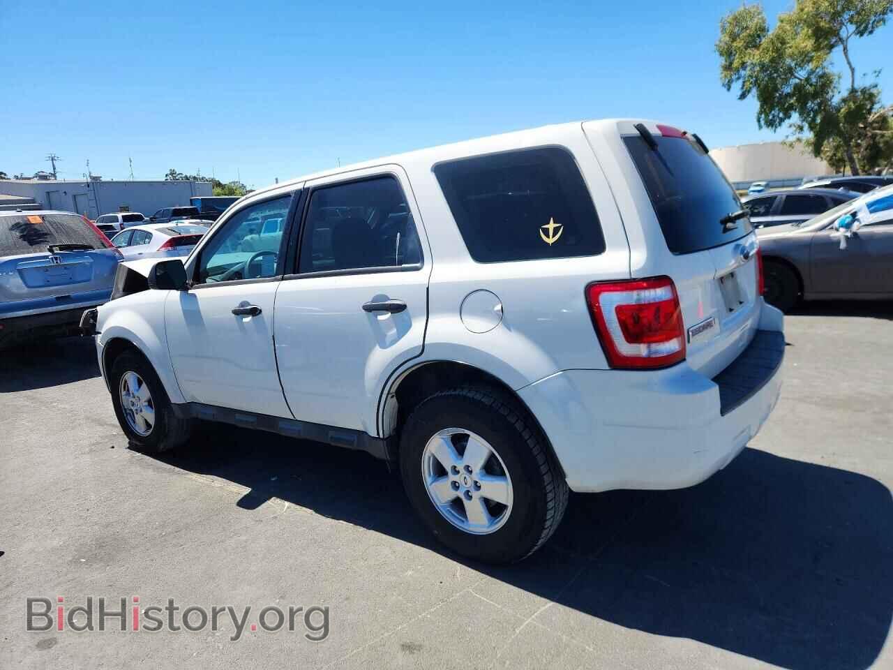 2011 FORD ESCAPE - VIN: 1FMCU0C75BKB48769 - Фото 2